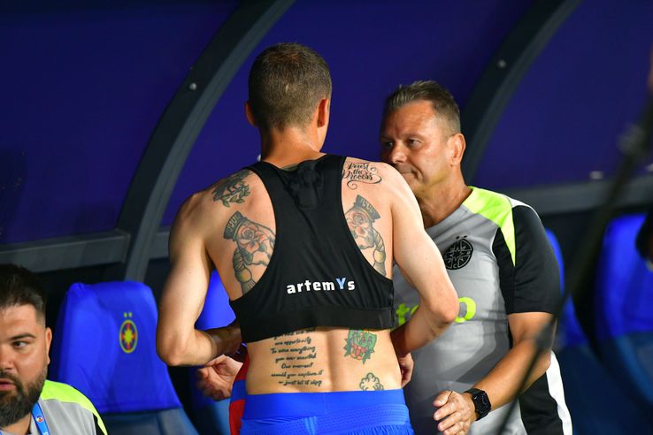 Juri Cisotti și-a dezvăluit tatuajele de pe corp înainte să joace în meciul cu Hermannstadt. Foto: Cristi Preda (GSP.RO)