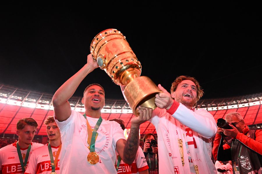 Nick Woltemade (dreapta), după succesul lui VfB Stuttgart din finala Cupei Germaniei (sezonul 2024/2025) // FOTO: Getty Images Bayern Munchen a ratat primul glonț! Stuttgart a refuzat cele 40 de milioane oferite de bavarezi