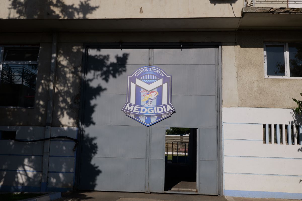 Stadionul cu 30.000 de locuri din drumul către Marea Neagră » Un colos în stare avansată de degradare: imagini excepționale