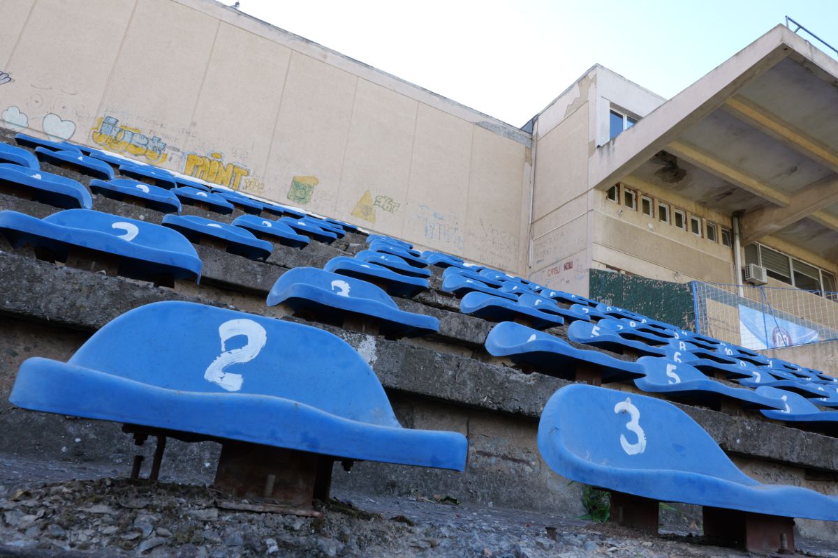 Stadionul cu 30.000 de locuri din drumul către Marea Neagră » Un colos în stare avansată de degradare: imagini excepționale