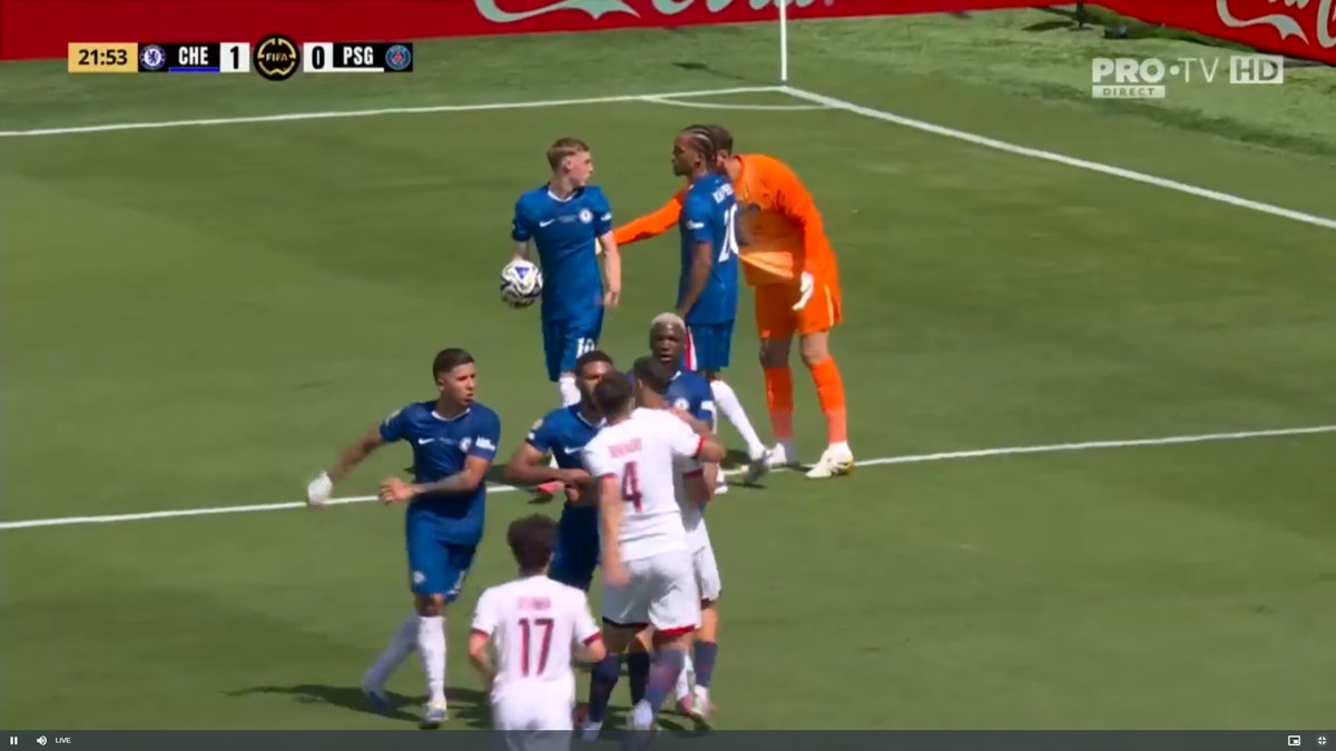 Hakimi și Enzo Fernandez s-au îmbrâncit pe gazon după golul lui Palmer din PSG - Chelsea