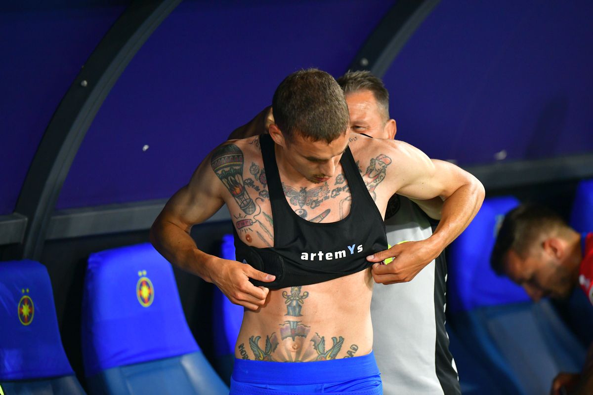 Citate din Bob Marley și versuri celebre din Eminem! Corpul lui Juri Cisotti, plin de mesaje ascunse