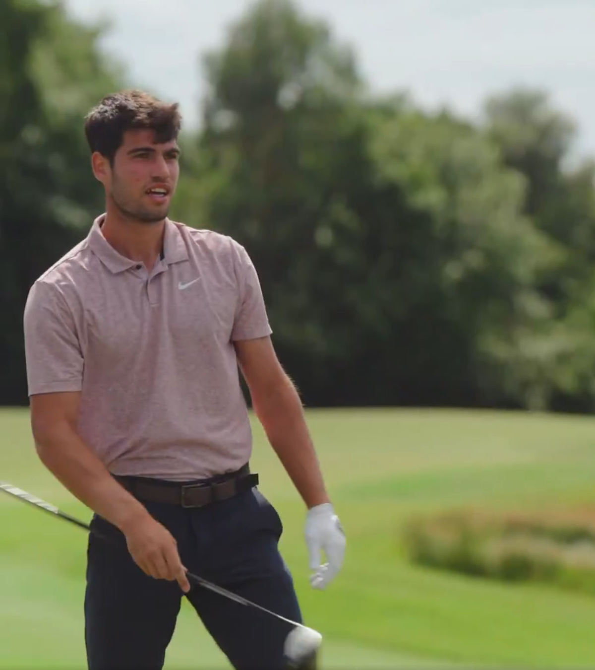 Carlos Alcaraz, apariție inedită pe străzile din Londra înaintea finalei Wimbledon » Încălţămintea a atras toate privirile: „Arată atât de urât”