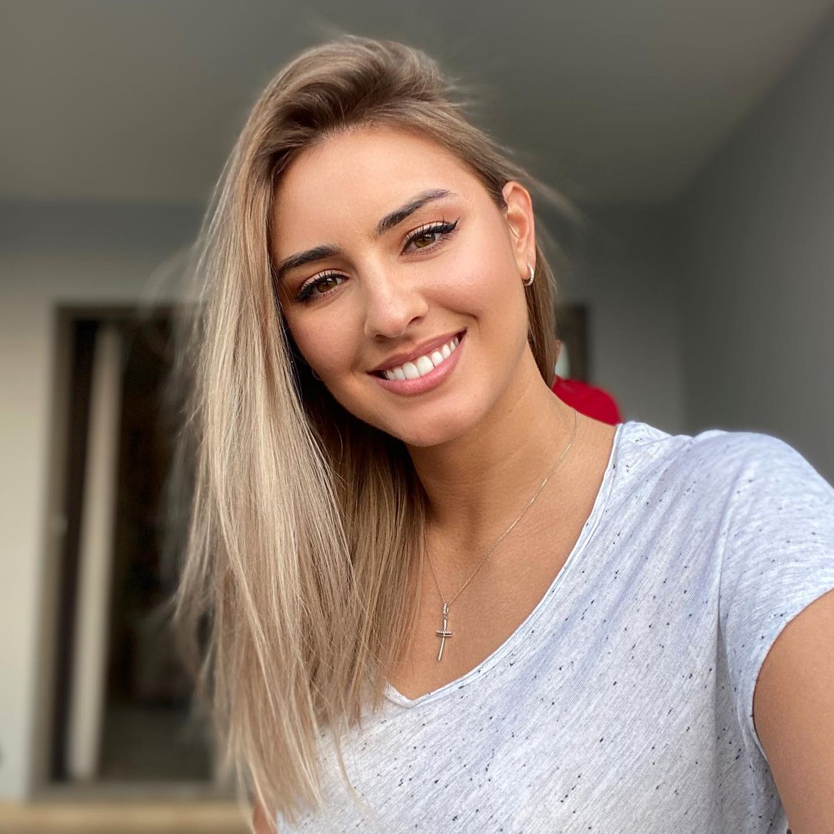 Faceți loc: ea e Sânziana Motroc! Poartă numele legendei Rapidului, s-a afirmat la Dinamo, tocmai s-a transferat în Italia și visează să ajungă la „Vocea României”: „Cu voleiul a fost dragoste la prima vedere”