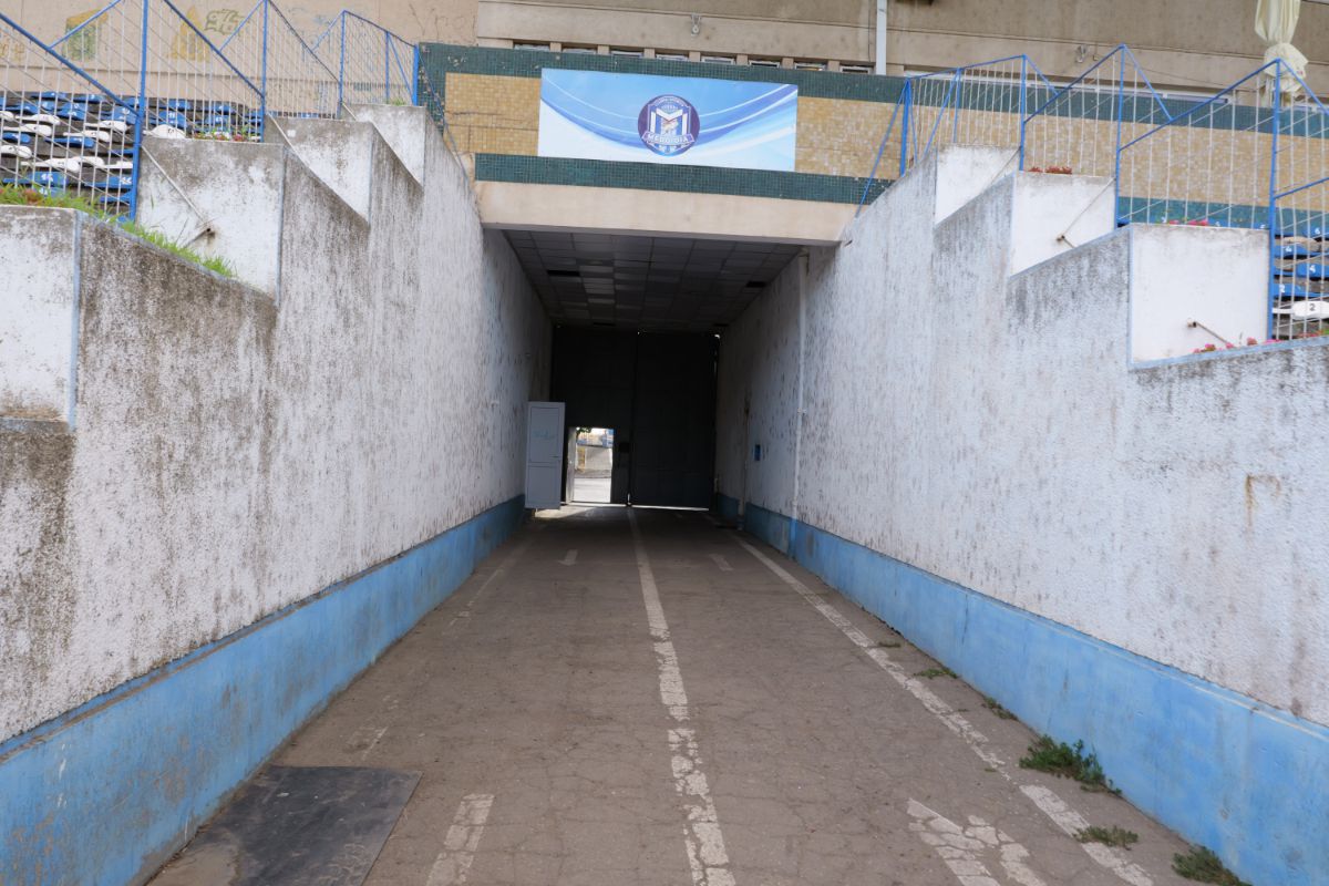 Stadionul cu 30.000 de locuri din drumul către Marea Neagră » Un colos în stare avansată de degradare: imagini excepționale