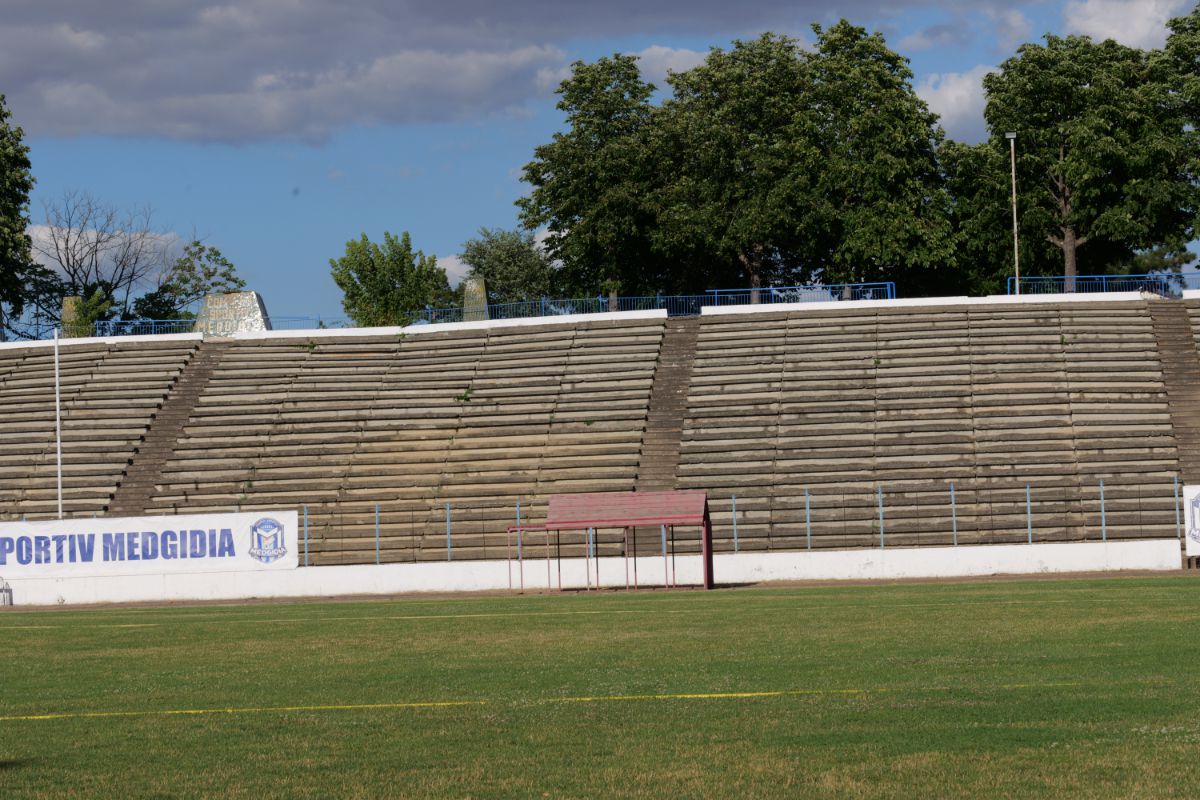 Stadionul cu 30.000 de locuri din drumul către Marea Neagră » Un colos în stare avansată de degradare: imagini excepționale