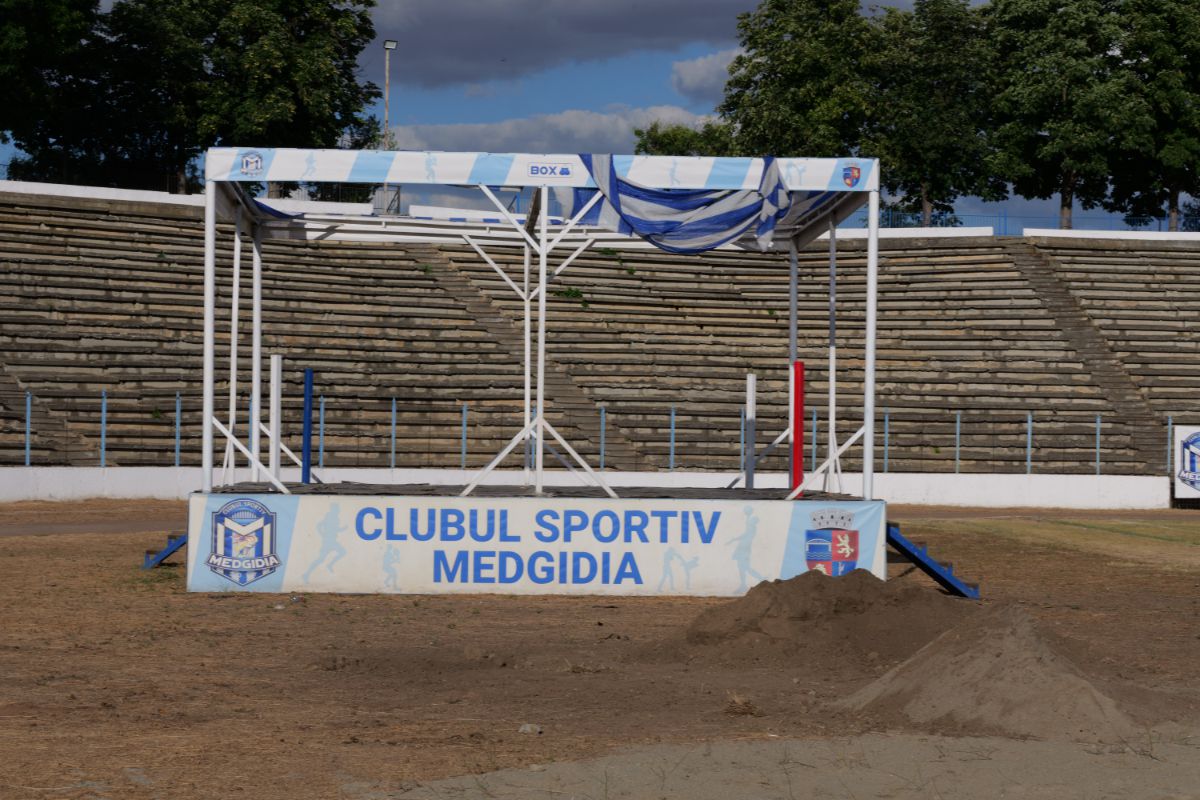 Stadionul cu 30.000 de locuri din drumul către Marea Neagră » Un colos în stare avansată de degradare: imagini excepționale