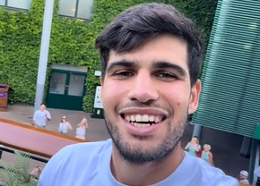 Carlos Alcaraz, apariție inedită pe străzile din Londra înaintea finalei Wimbledon » Încălţămintea a atras toate privirile: „Arată atât de urât”