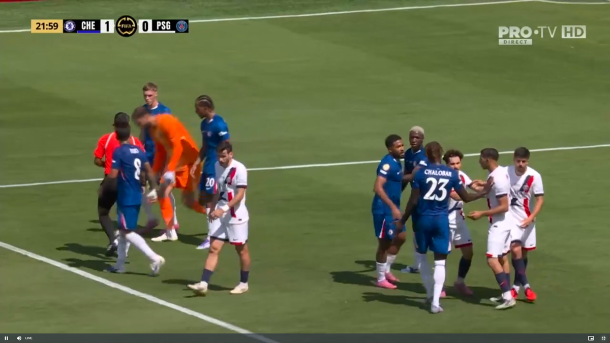 Hakimi și Enzo Fernandez s-au îmbrâncit pe gazon după golul lui Palmer din PSG - Chelsea