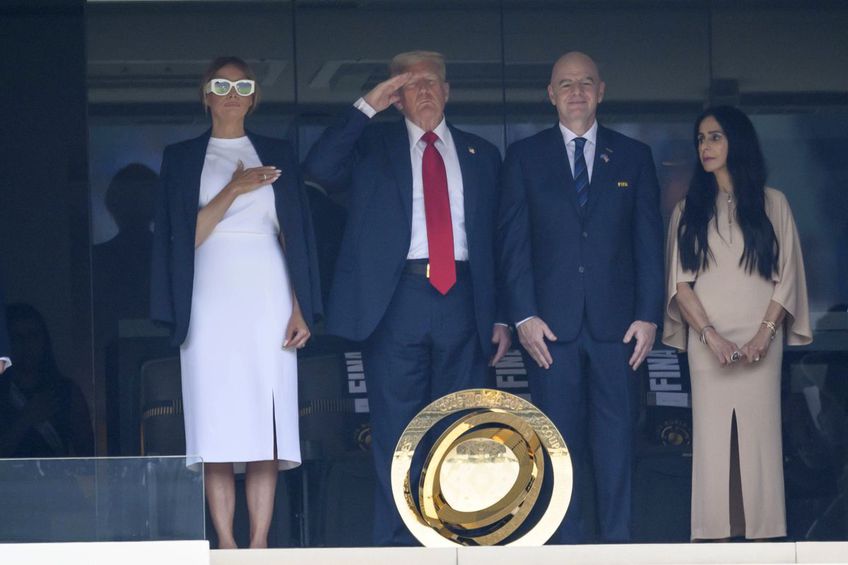 FOTO Nemaivăzut! Cu ce a venit Donald Trump la finala Mondialului Cluburilor și ce gest a făcut în momentul intonării imnului