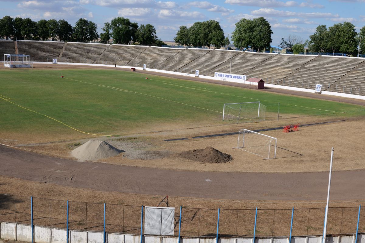 Stadionul cu 30.000 de locuri din drumul către Marea Neagră » Un colos în stare avansată de degradare: imagini excepționale