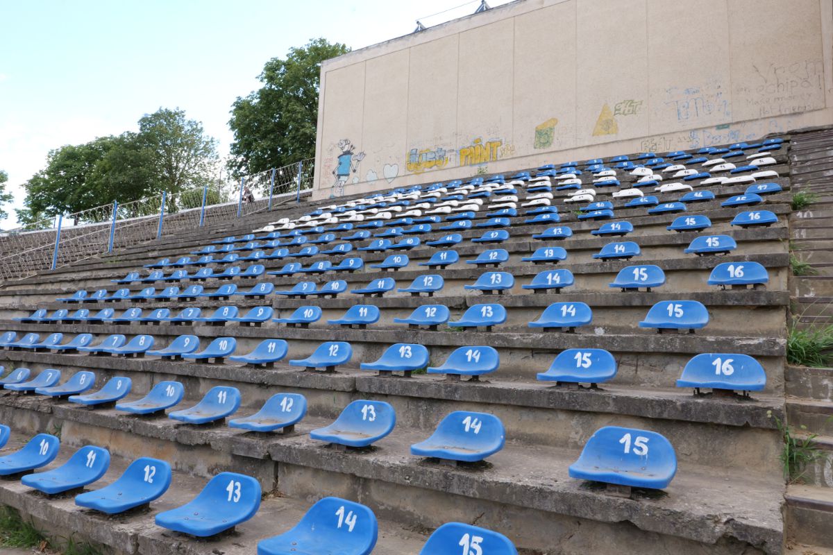 Stadionul cu 30.000 de locuri din drumul către Marea Neagră » Un colos în stare avansată de degradare: imagini excepționale