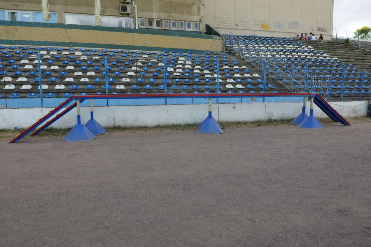 Stadionul cu 30.000 de locuri din drumul către Marea Neagră » Un colos în stare avansată de degradare: imagini excepționale