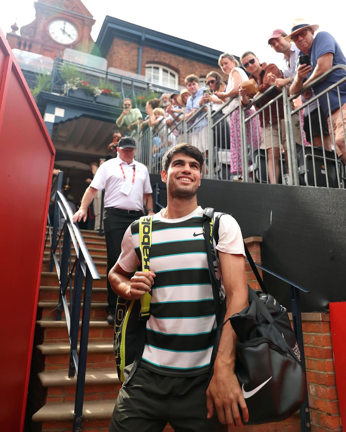 Carlos Alcaraz, apariție inedită pe străzile din Londra înaintea finalei Wimbledon » Încălţămintea a atras toate privirile: „Arată atât de urât”