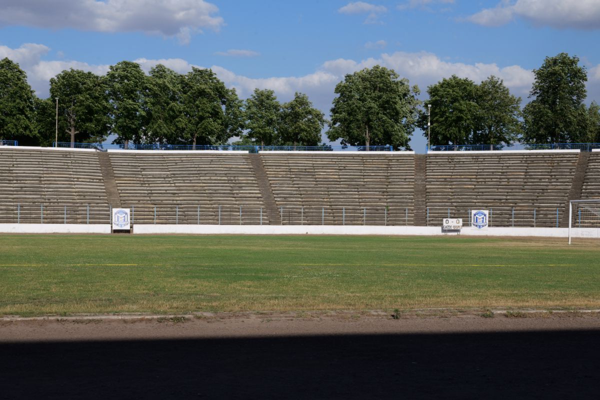 Stadionul cu 30.000 de locuri din drumul către Marea Neagră » Un colos în stare avansată de degradare: imagini excepționale