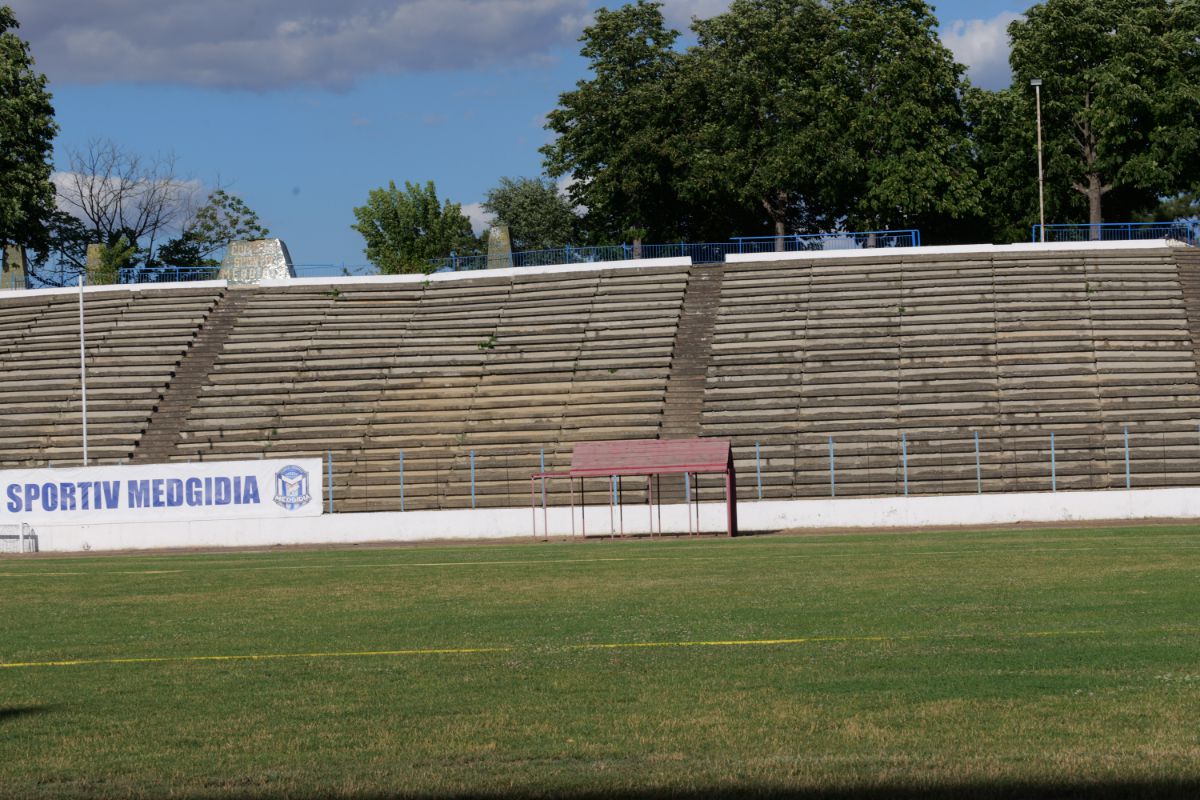 Stadionul cu 30.000 de locuri din drumul către Marea Neagră » Un colos în stare avansată de degradare: imagini excepționale