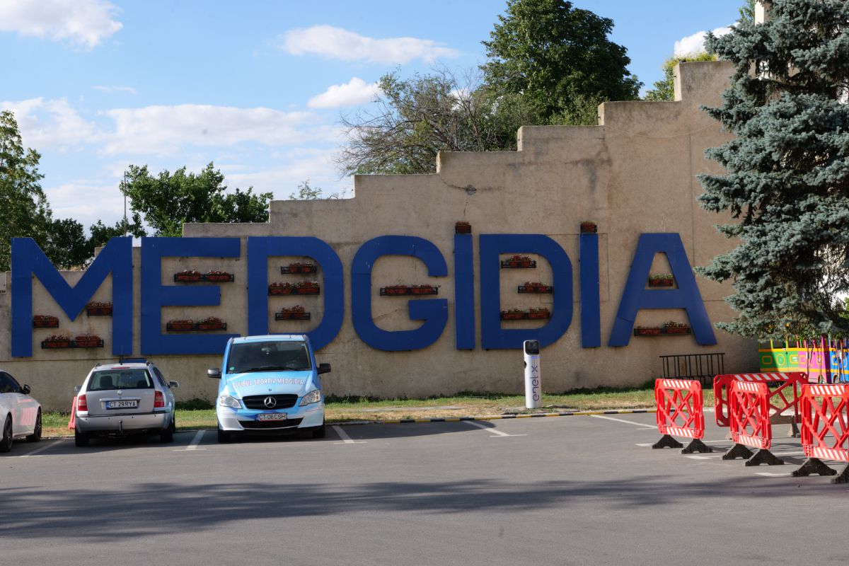 Stadionul cu 30.000 de locuri din drumul către Marea Neagră » Un colos în stare avansată de degradare: imagini excepționale