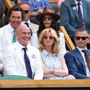 Matthew McConaughey în spatele lui Andre Agassi / FOTO: GettyImages