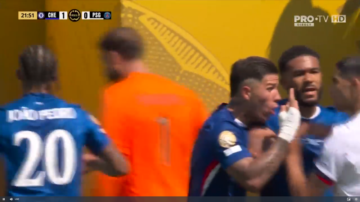 Hakimi și Enzo Fernandez s-au îmbrâncit pe gazon după golul lui Palmer din PSG - Chelsea