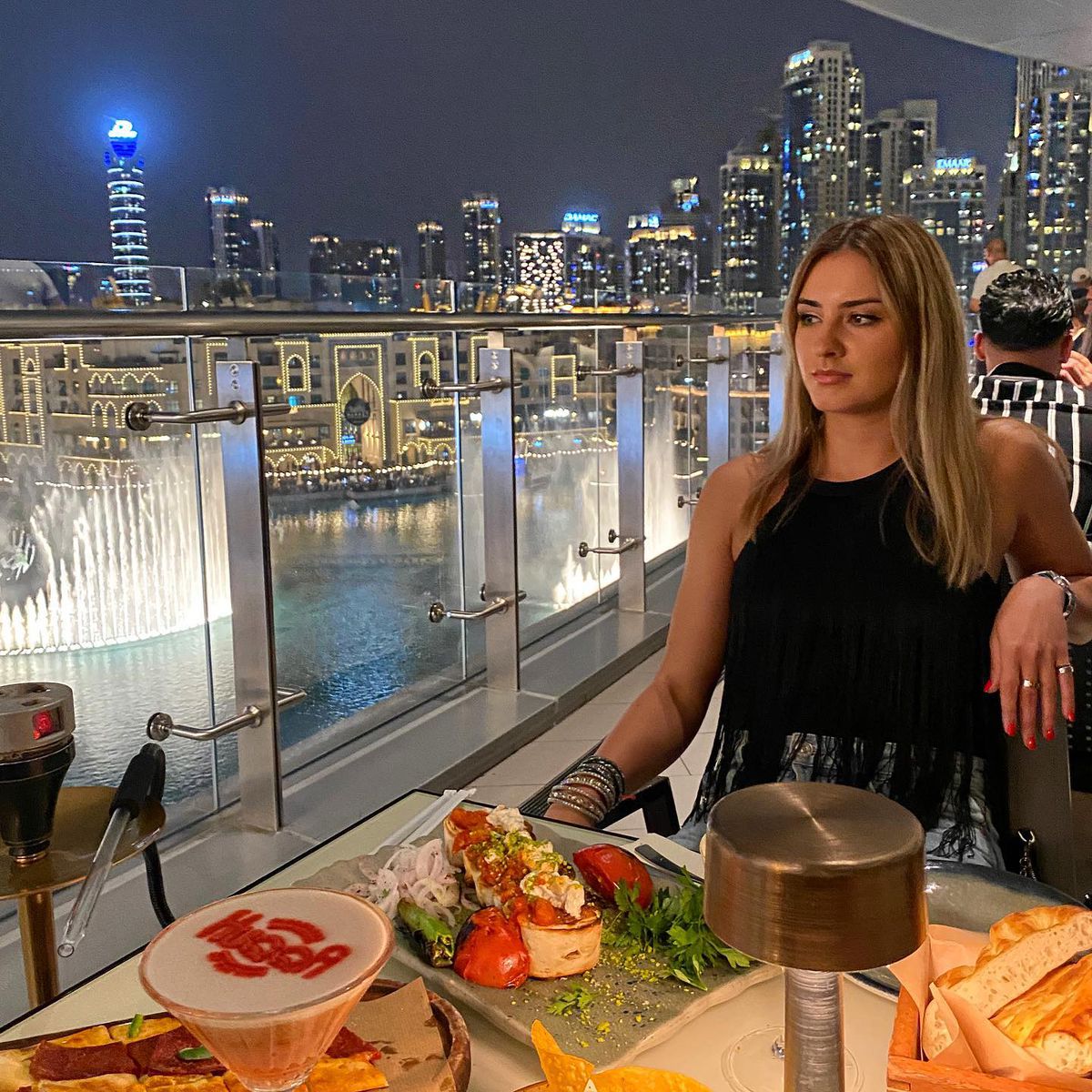 Faceți loc: ea e Sânziana Motroc! Poartă numele legendei Rapidului, s-a afirmat la Dinamo, tocmai s-a transferat în Italia și visează să ajungă la „Vocea României”: „Cu voleiul a fost dragoste la prima vedere”