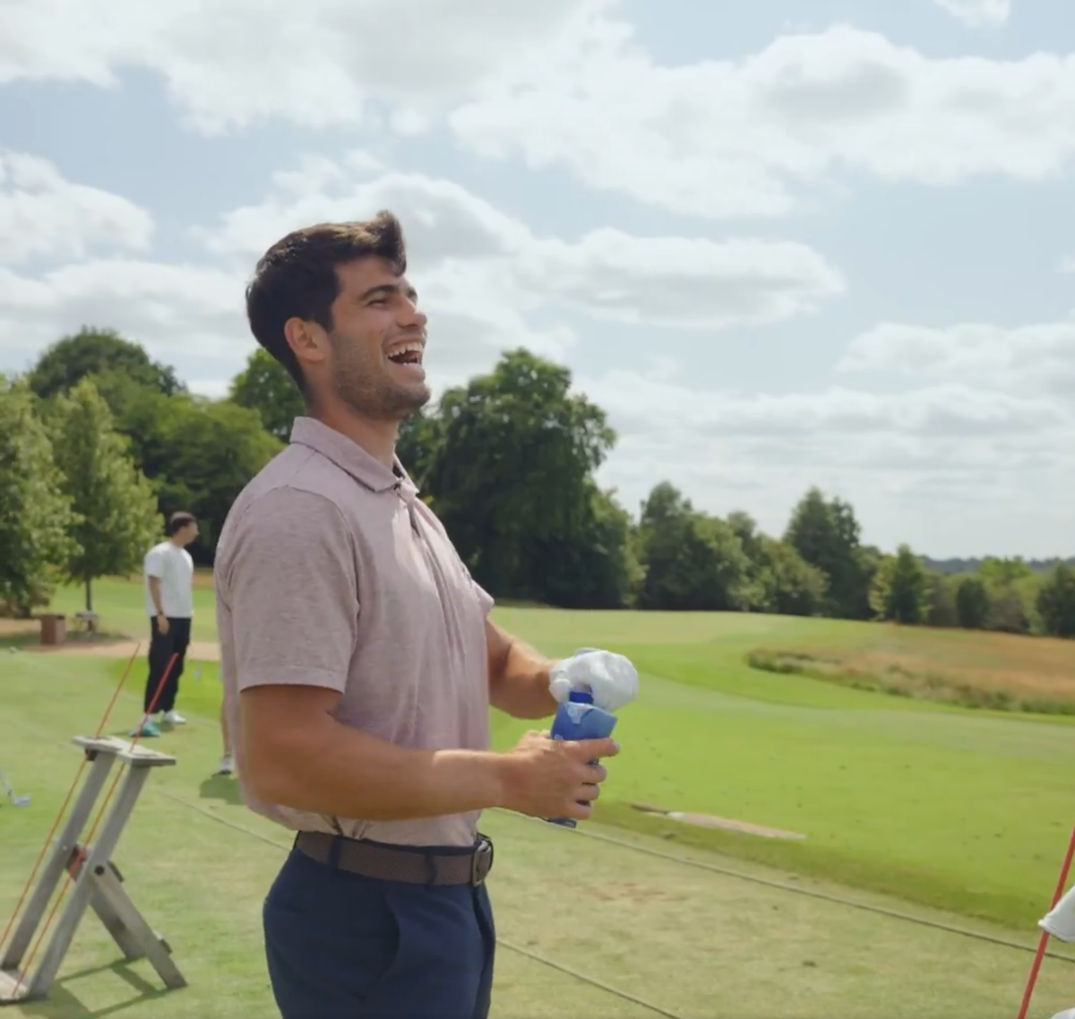 Carlos Alcaraz, apariție inedită pe străzile din Londra înaintea finalei Wimbledon » Încălţămintea a atras toate privirile: „Arată atât de urât”