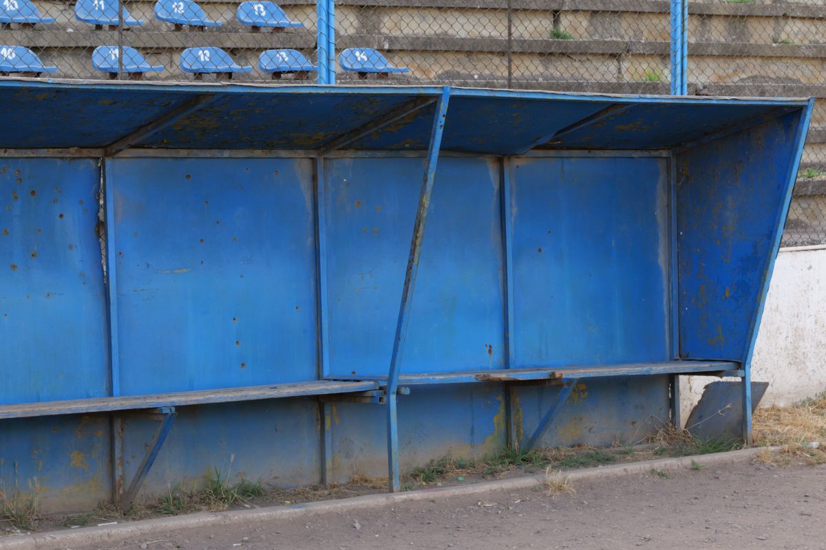 Stadionul cu 30.000 de locuri din drumul către Marea Neagră » Un colos în stare avansată de degradare: imagini excepționale