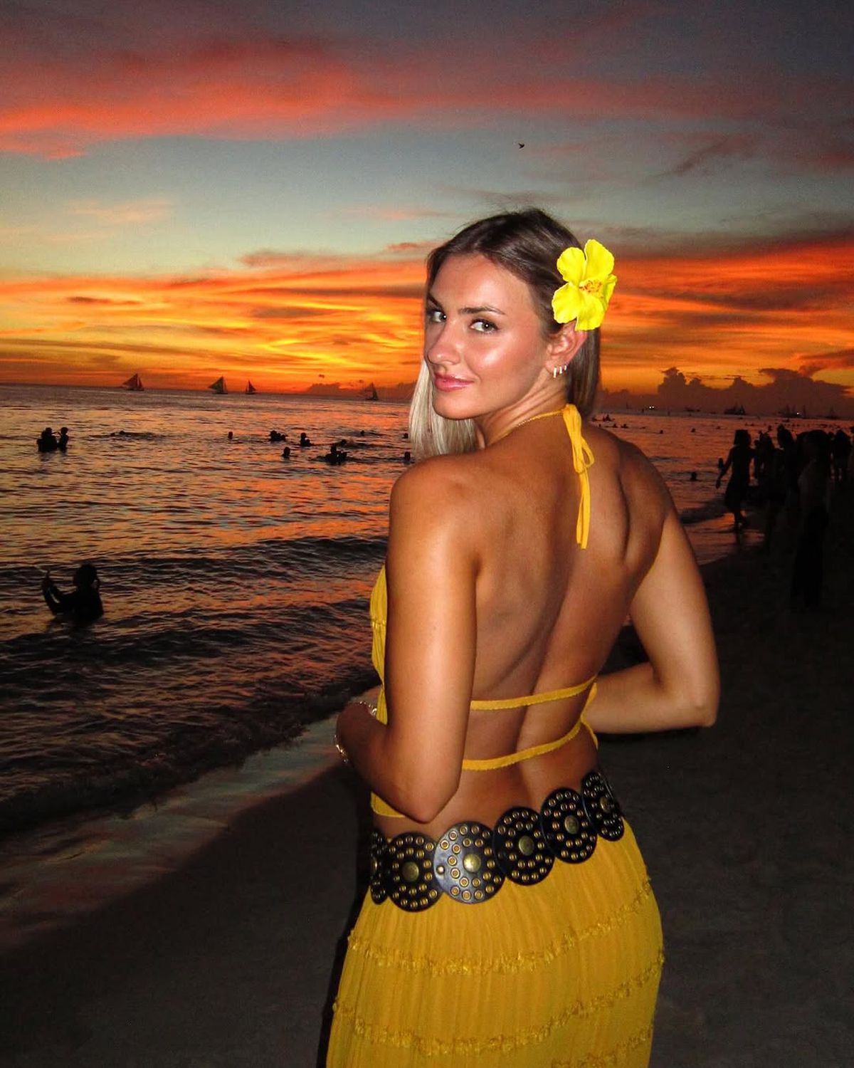 Faceți loc: ea e Sânziana Motroc! Poartă numele legendei Rapidului, s-a afirmat la Dinamo, tocmai s-a transferat în Italia și visează să ajungă la „Vocea României”: „Cu voleiul a fost dragoste la prima vedere”