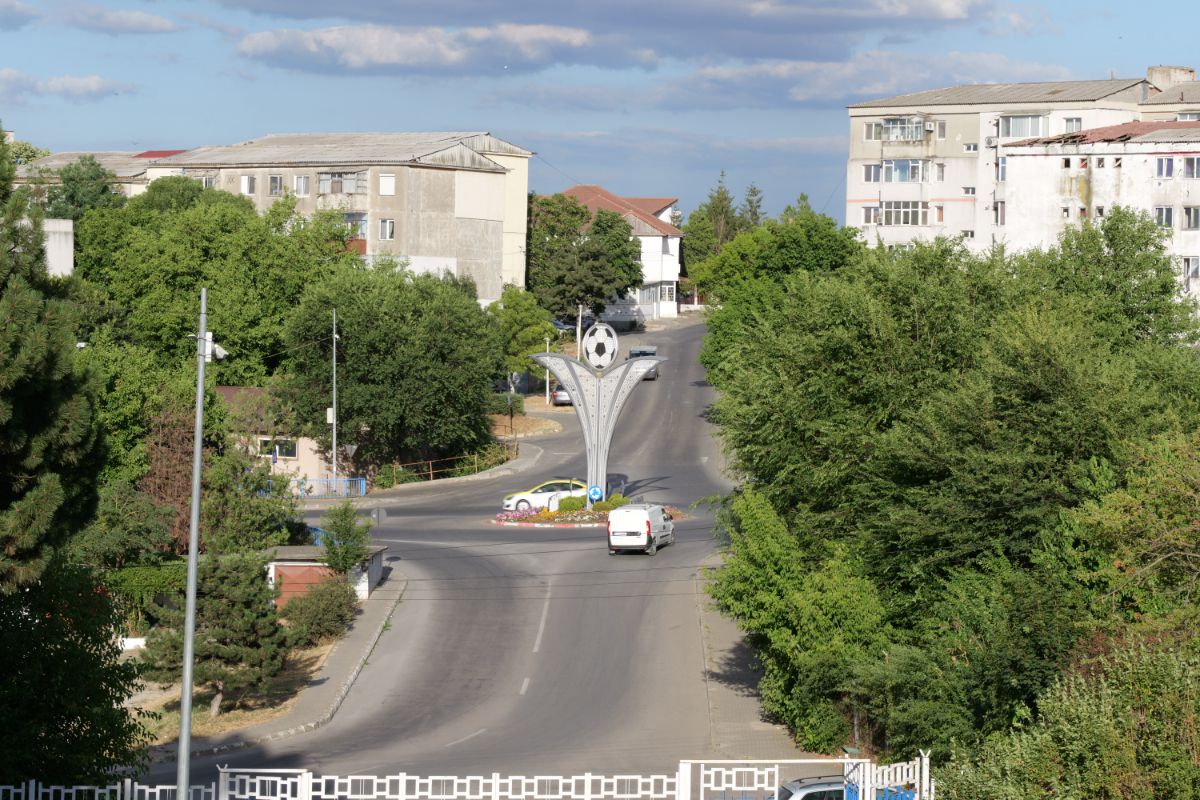 Stadionul cu 30.000 de locuri din drumul către Marea Neagră » Un colos în stare avansată de degradare: imagini excepționale