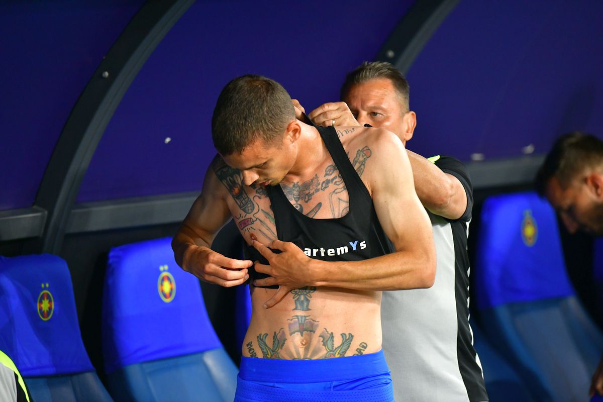 Citate din Bob Marley și versuri celebre din Eminem! Corpul lui Juri Cisotti, plin de mesaje ascunse