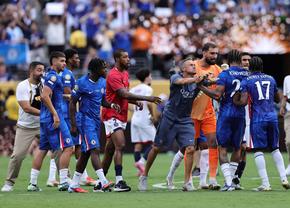 „Fight Club” după Chelsea - PSG » Scene ȘOCANTE: Luis Enrique i-a băgat mâna în gât unui adversar, bătaie generală pe teren