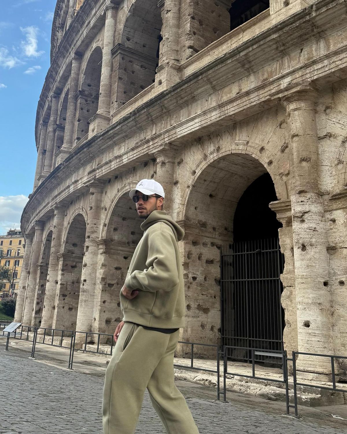 Carlos Alcaraz, apariție inedită pe străzile din Londra înaintea finalei Wimbledon » Încălţămintea a atras toate privirile: „Arată atât de urât”