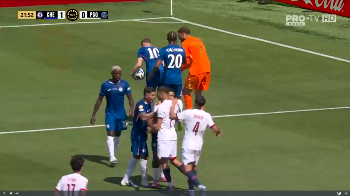 Hakimi și Enzo Fernandez s-au îmbrâncit pe gazon după golul lui Palmer din PSG - Chelsea