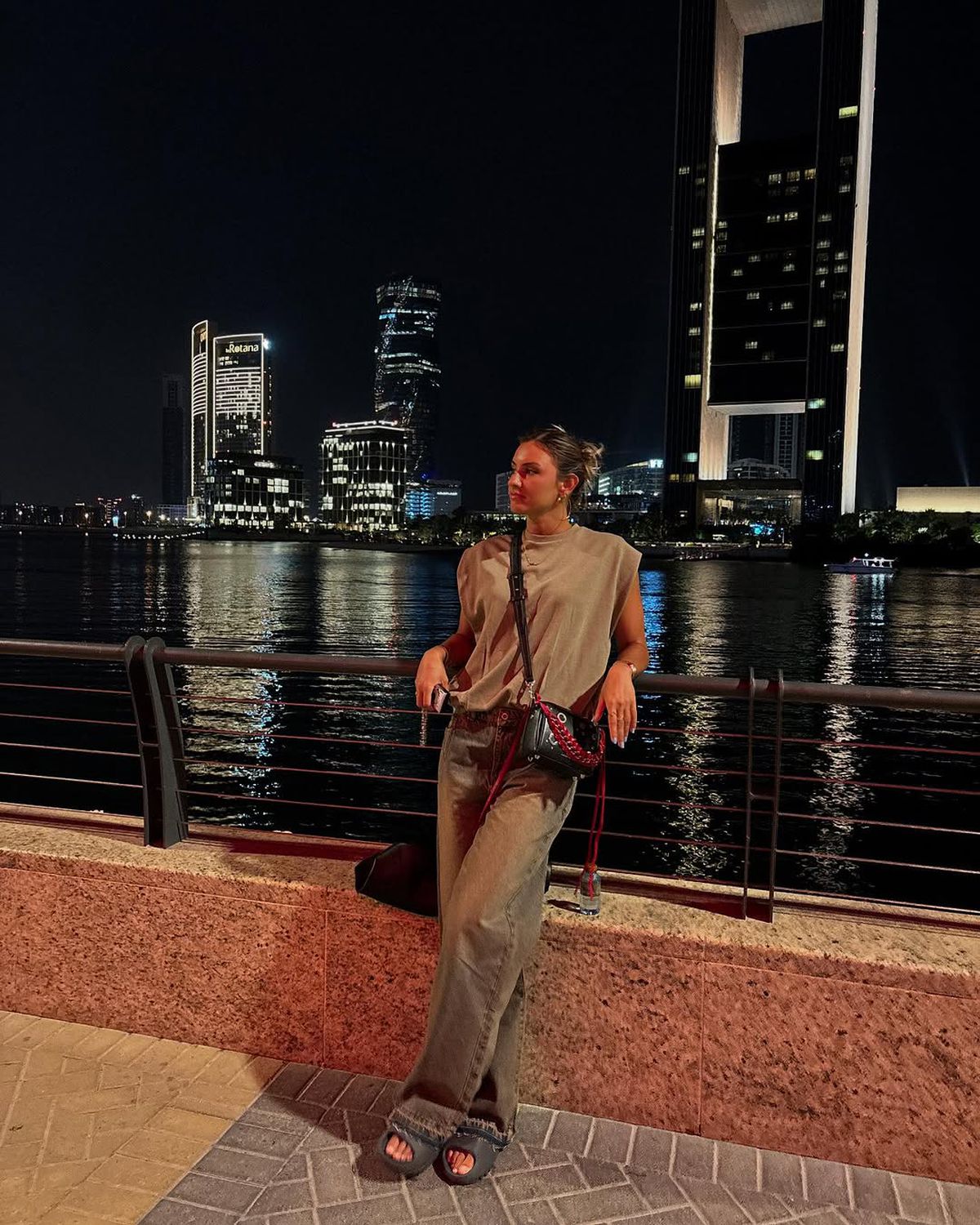 Faceți loc: ea e Sânziana Motroc! Poartă numele legendei Rapidului, s-a afirmat la Dinamo, tocmai s-a transferat în Italia și visează să ajungă la „Vocea României”: „Cu voleiul a fost dragoste la prima vedere”