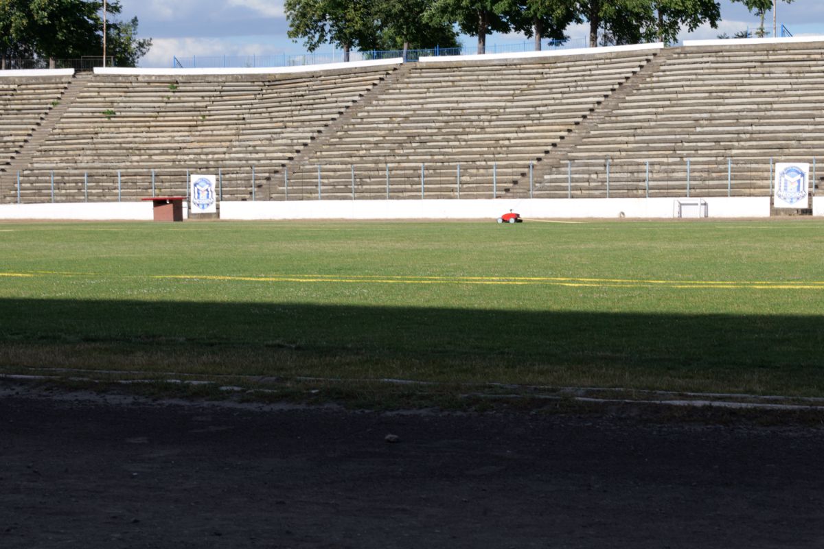 Stadionul cu 30.000 de locuri din drumul către Marea Neagră » Un colos în stare avansată de degradare: imagini excepționale