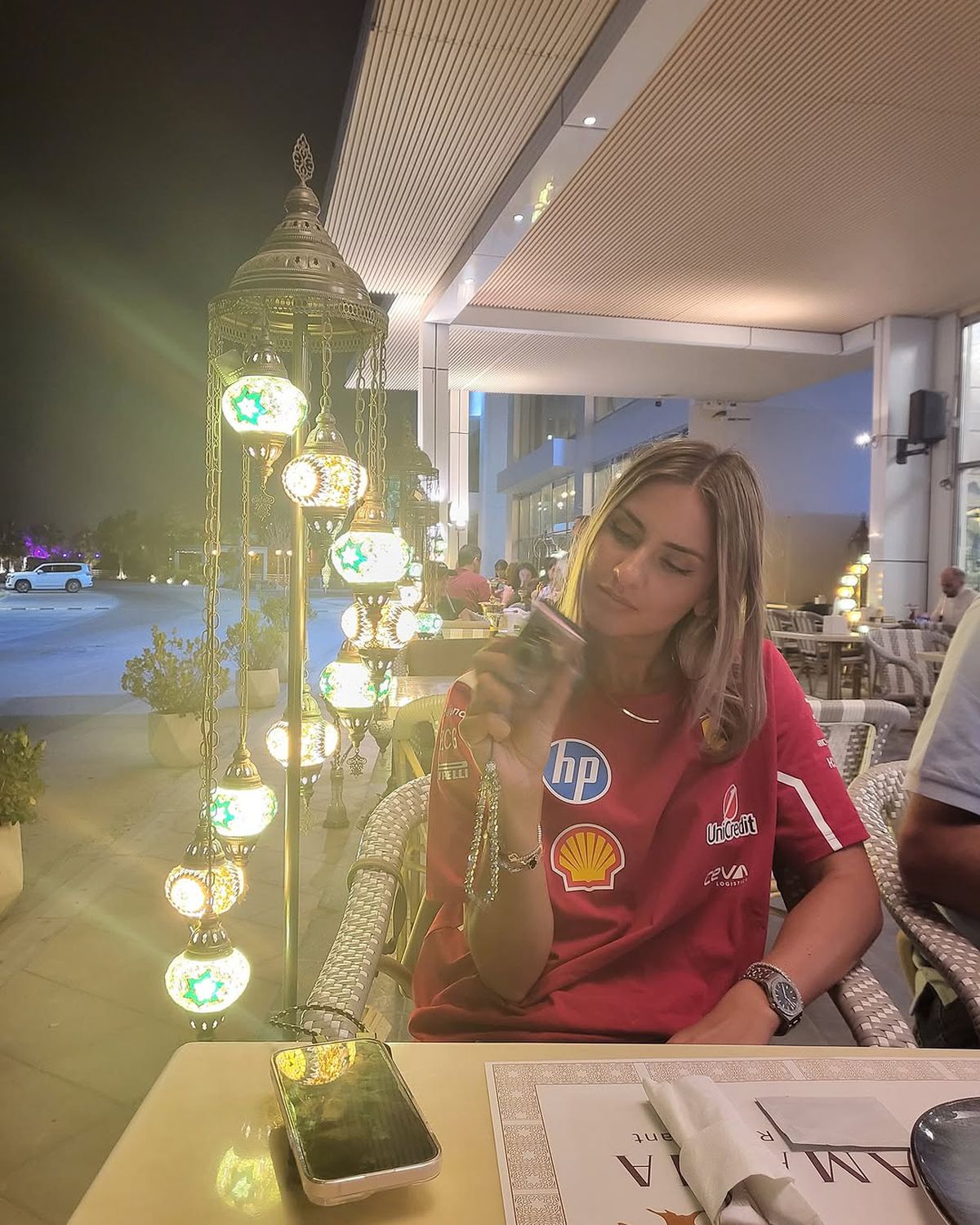 Faceți loc: ea e Sânziana Motroc! Poartă numele legendei Rapidului, s-a afirmat la Dinamo, tocmai s-a transferat în Italia și visează să ajungă la „Vocea României”: „Cu voleiul a fost dragoste la prima vedere”