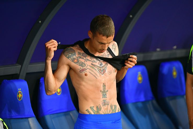 Juri Cisotti și-a dezvăluit tatuajele de pe corp înainte să joace în meciul cu Hermannstadt. Foto: Cristi Preda (GSP.RO)