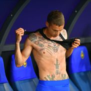 Juri Cisotti și-a dezvăluit tatuajele de pe corp înainte să joace în meciul cu Hermannstadt. Foto: Cristi Preda (GSP.RO)