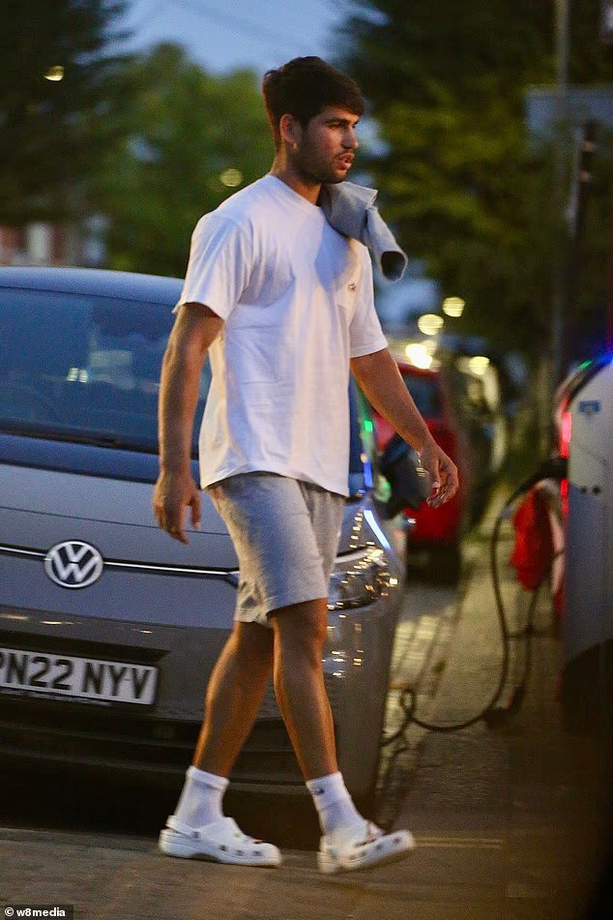 Carlos Alcaraz, apariție inedită pe străzile din Londra înaintea finalei Wimbledon » Încălţămintea a atras toate privirile: „Arată atât de urât”