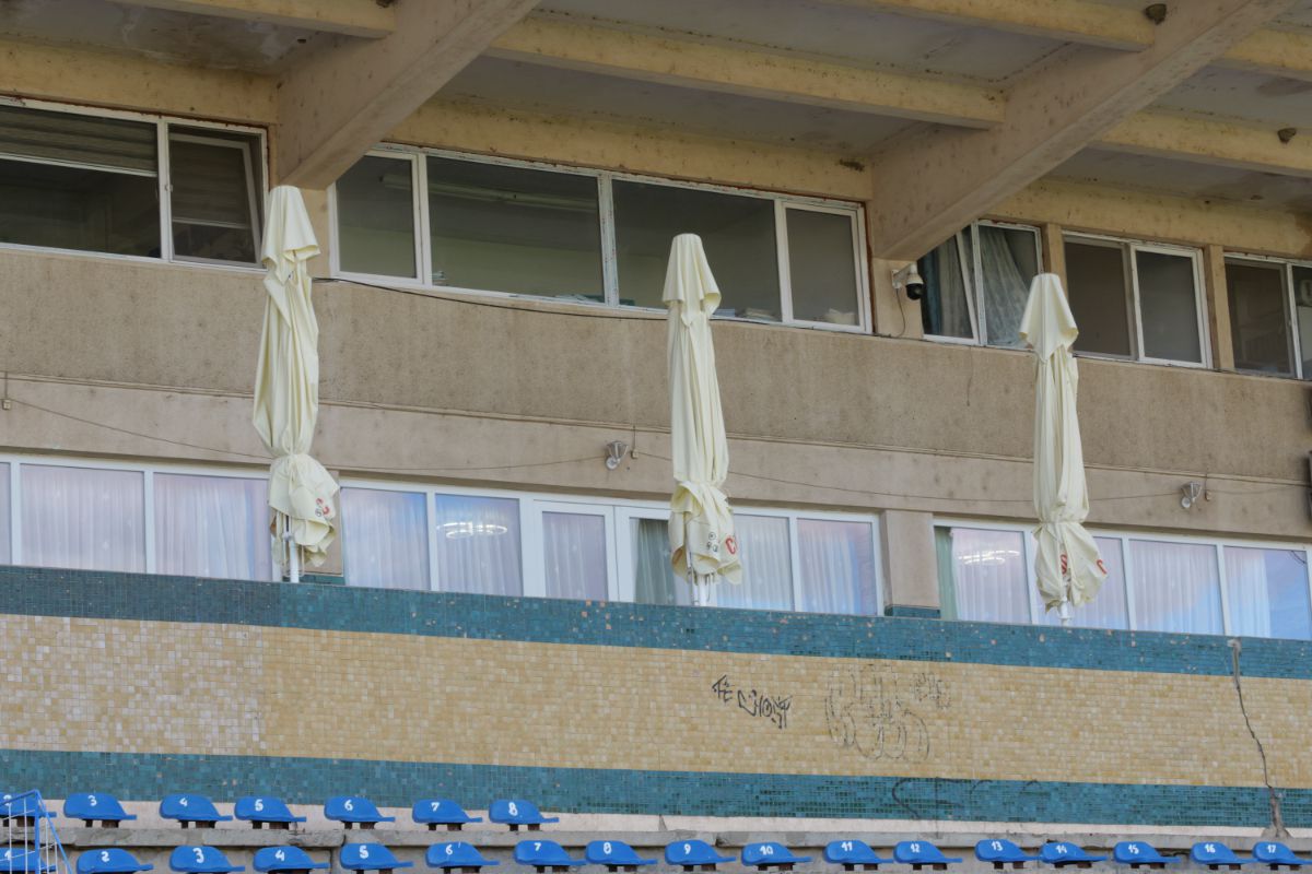 Stadionul cu 30.000 de locuri din drumul către Marea Neagră » Un colos în stare avansată de degradare: imagini excepționale