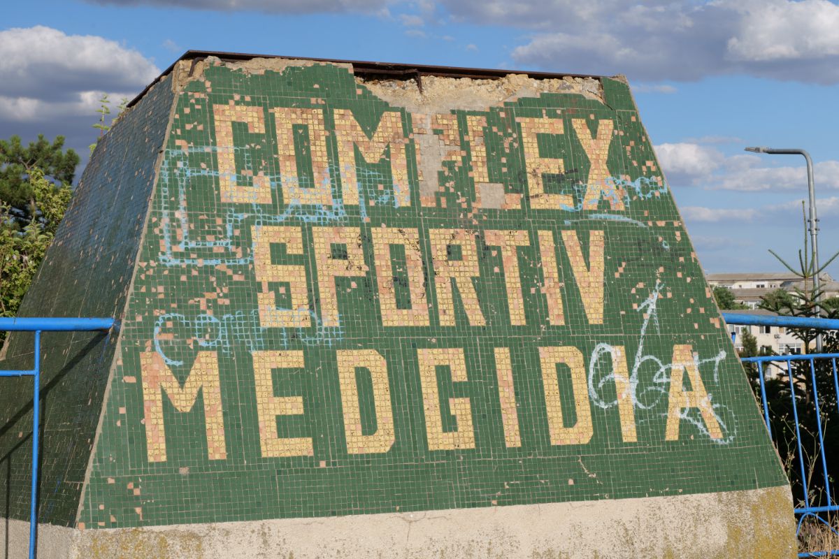 Stadionul cu 30.000 de locuri din drumul către Marea Neagră » Un colos în stare avansată de degradare: imagini excepționale