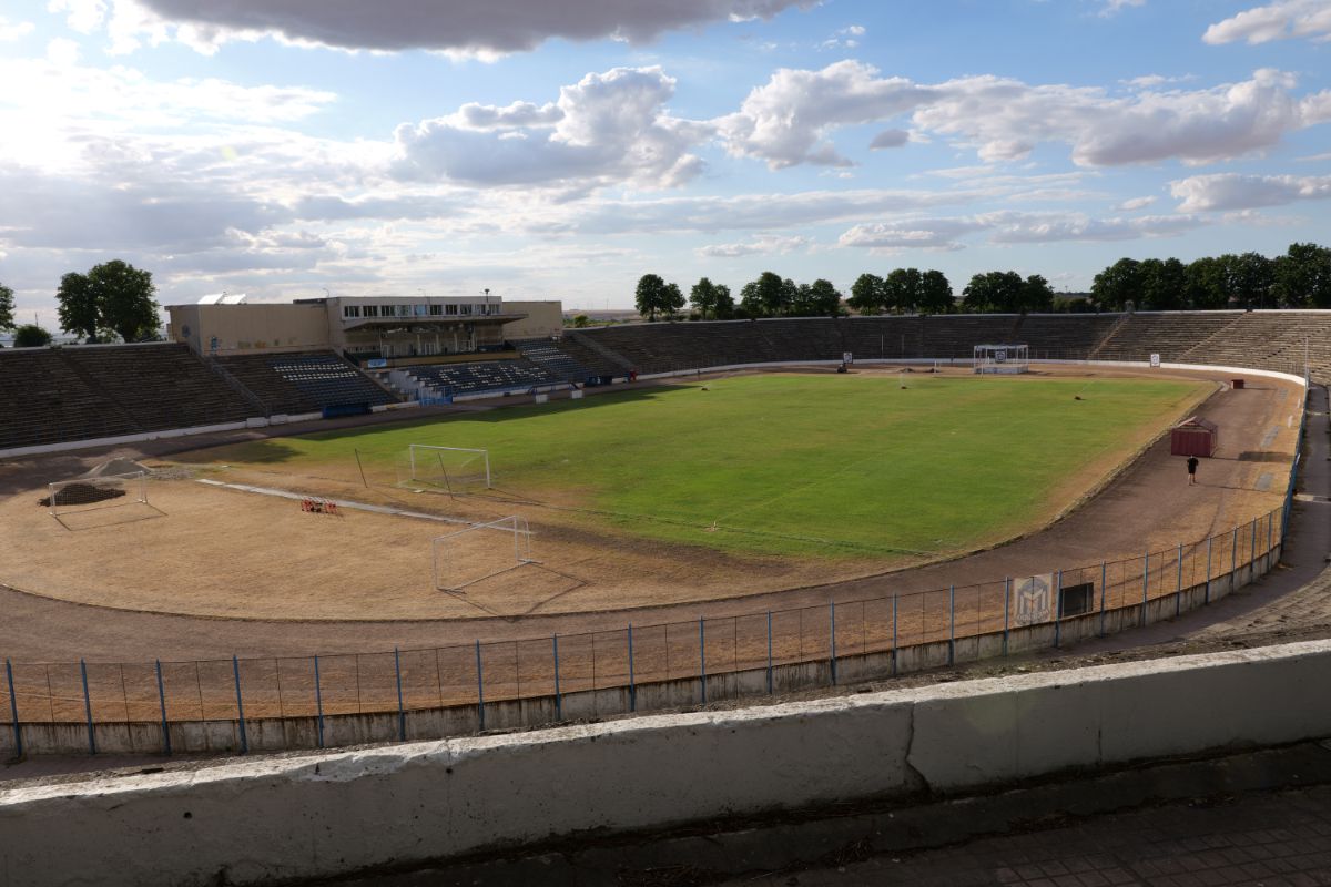 Stadionul cu 30.000 de locuri din drumul către Marea Neagră » Un colos în stare avansată de degradare: imagini excepționale