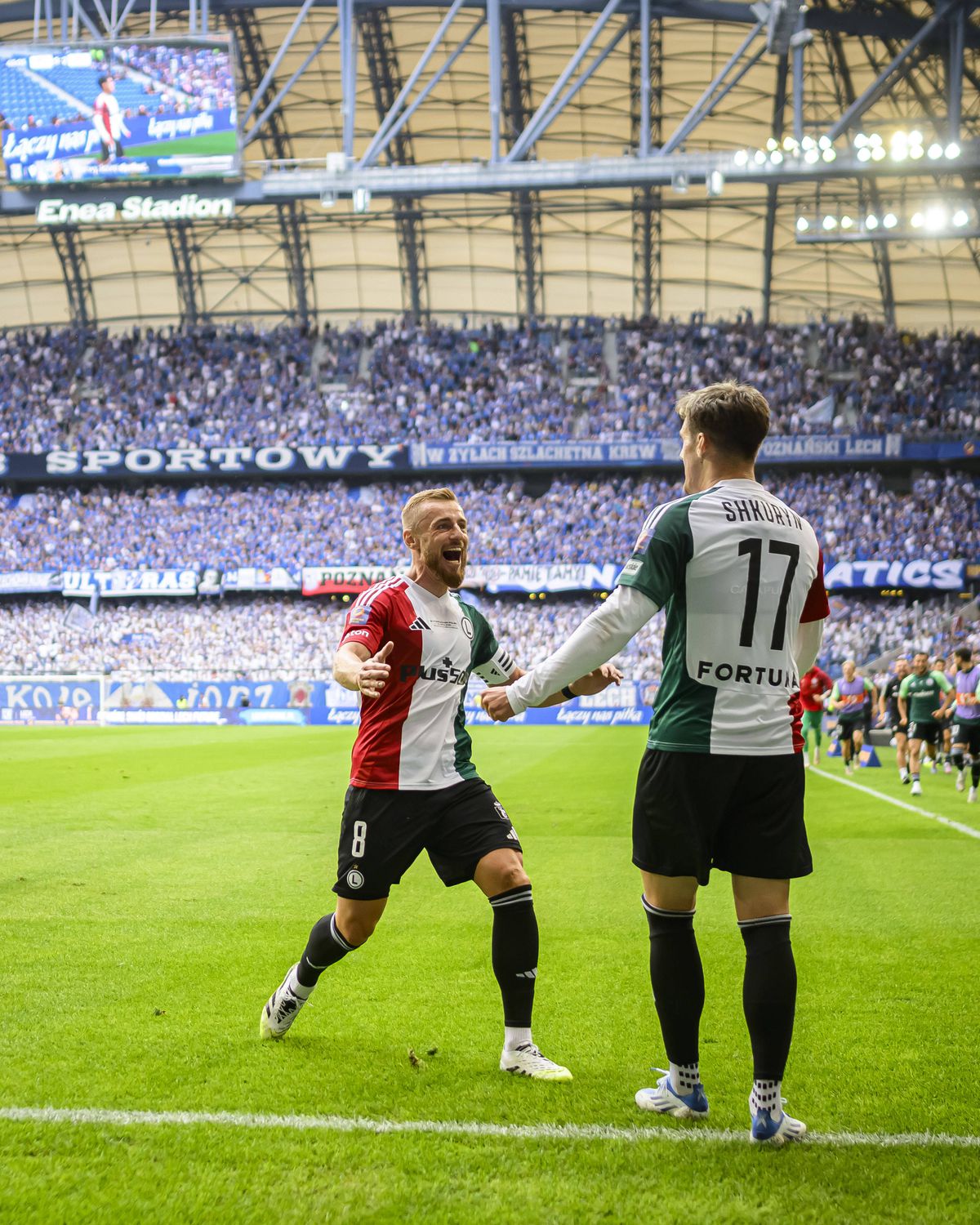 Fanii, aflați în plin scandal cu conducerea, au primit o promisiune de la Edi Iordănescu, imediat după triumful din Supercupa Poloniei