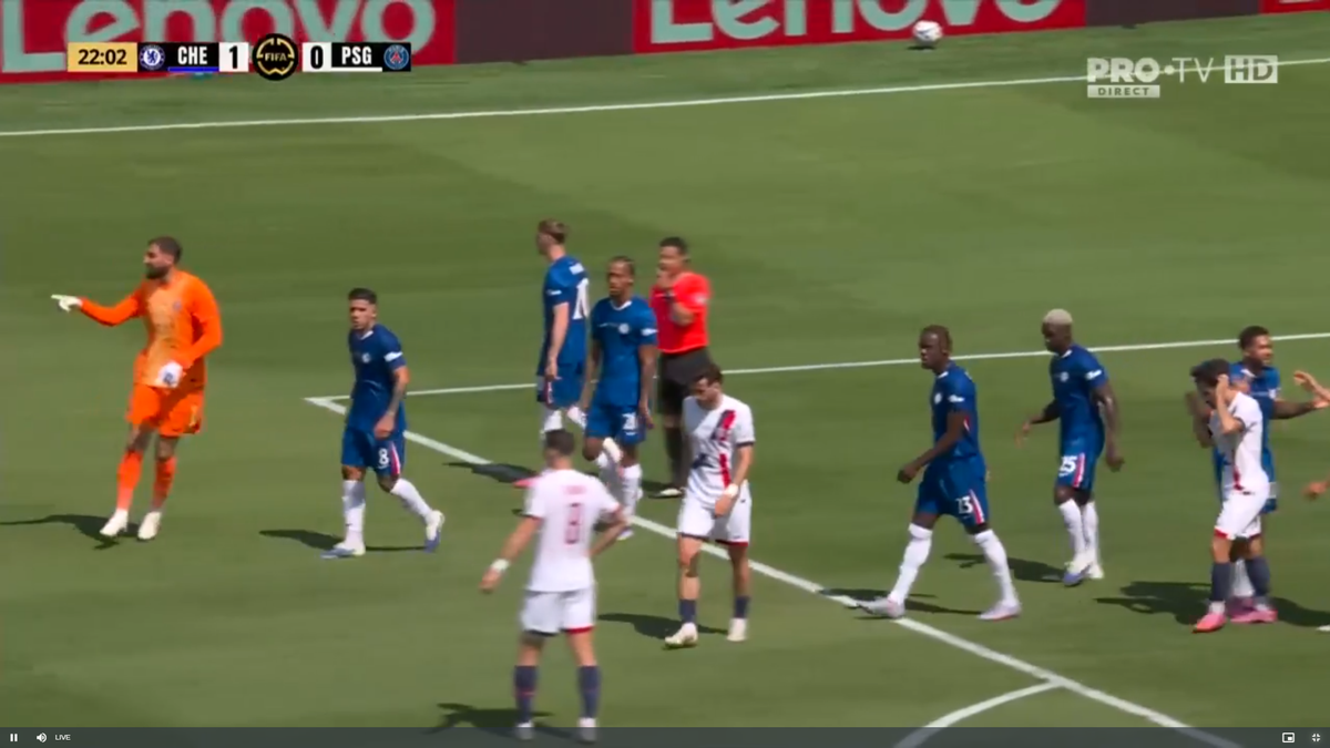 Hakimi și Enzo Fernandez s-au îmbrâncit pe gazon după golul lui Palmer din PSG - Chelsea