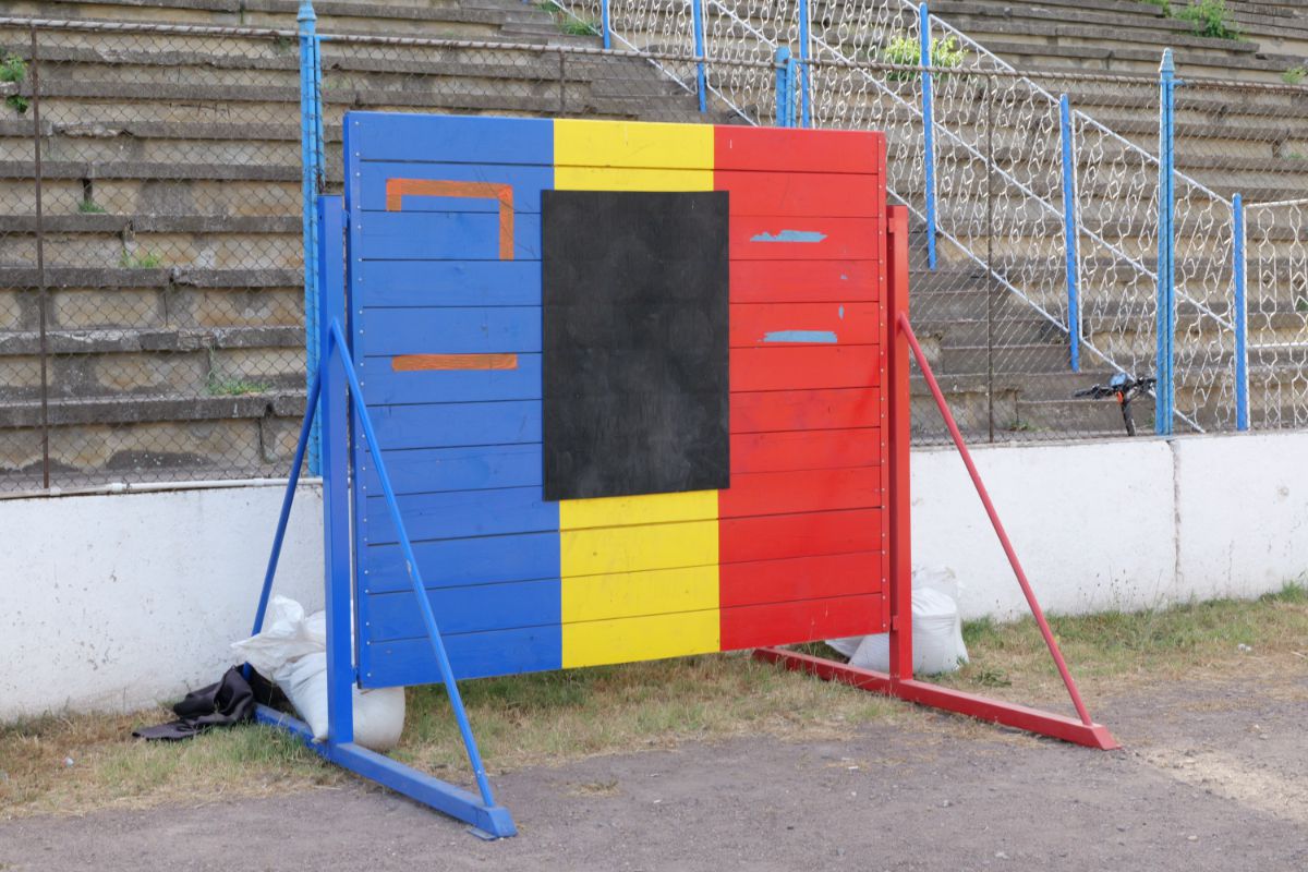 Stadionul cu 30.000 de locuri din drumul către Marea Neagră » Un colos în stare avansată de degradare: imagini excepționale