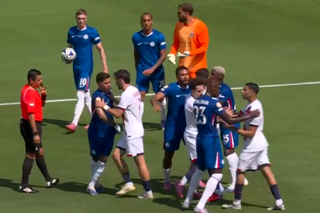 Scandal pe teren după primul gol din Chelsea - PSG » Fotbaliștii au fost la un pas de bătaie
