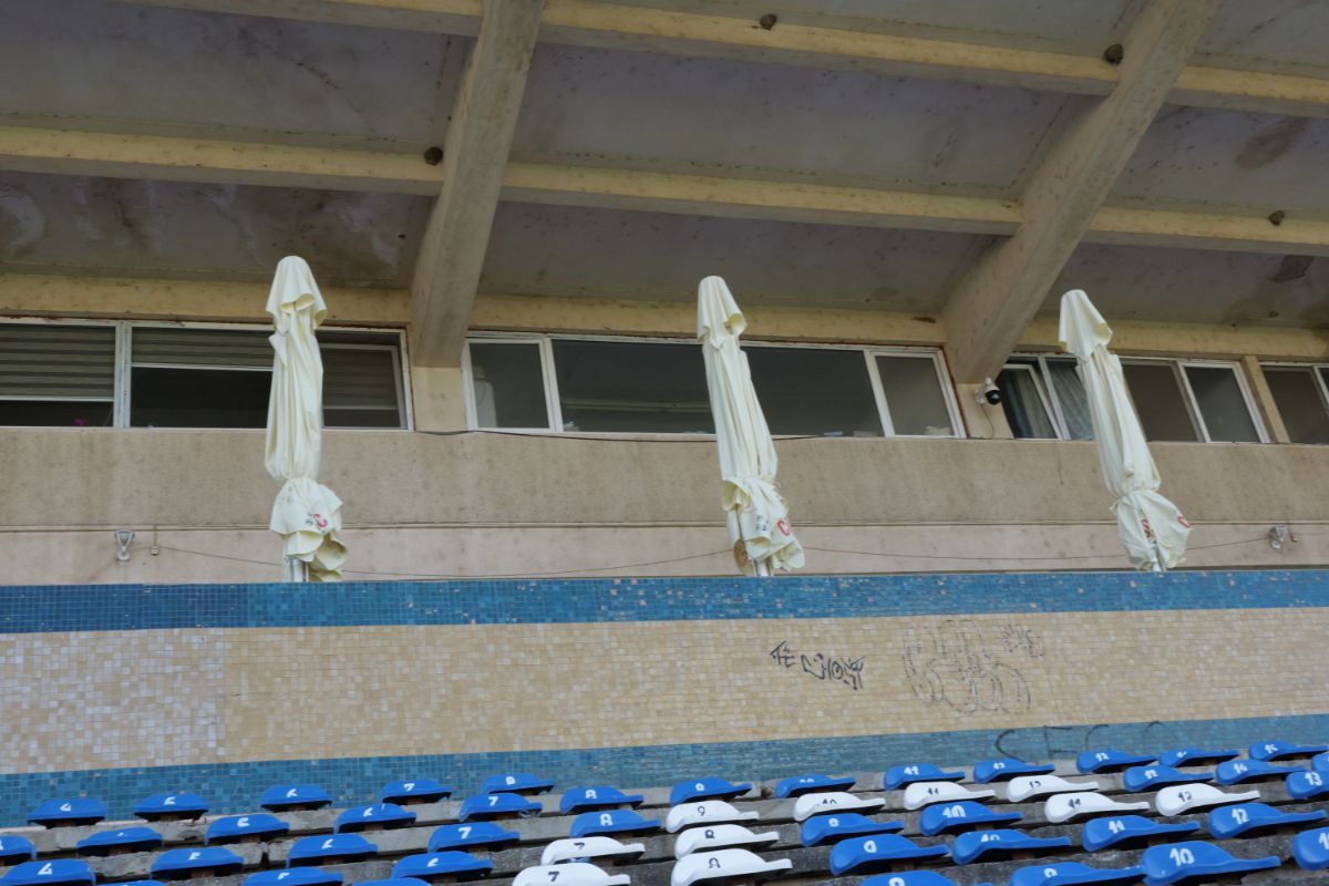 Stadionul cu 30.000 de locuri din drumul către Marea Neagră » Un colos în stare avansată de degradare: imagini excepționale