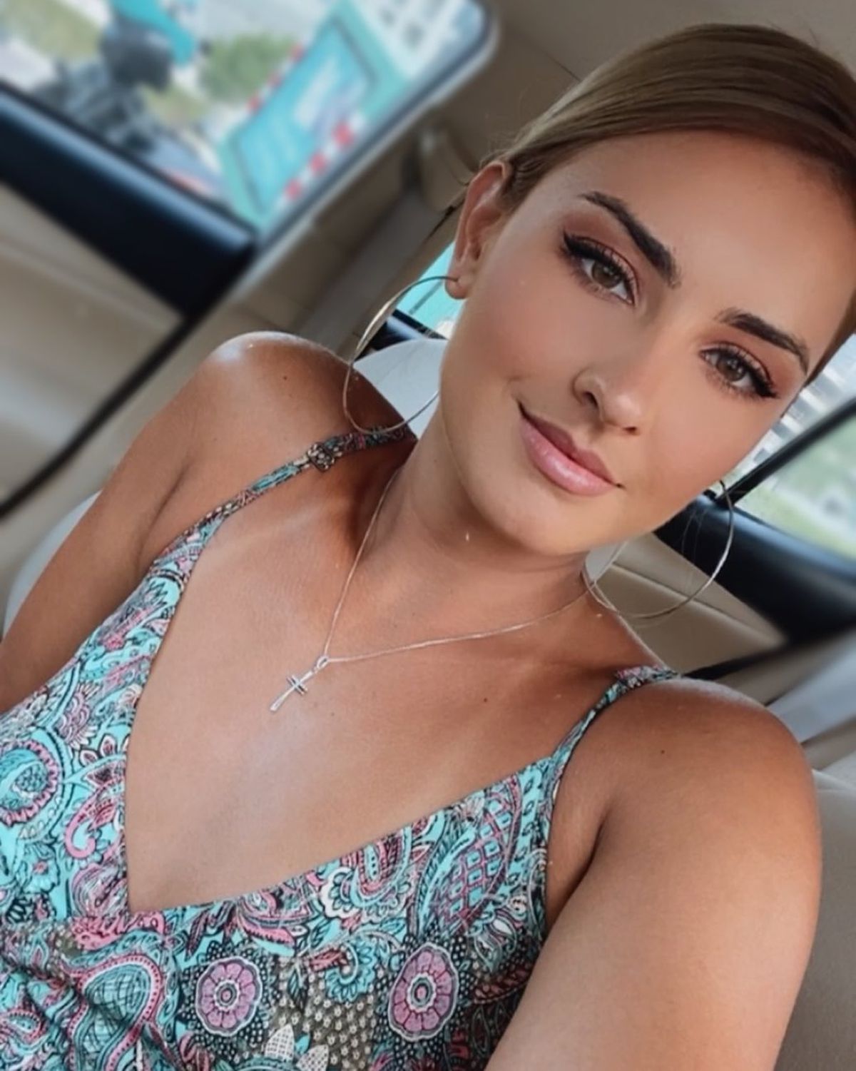 Faceți loc: ea e Sânziana Motroc! Poartă numele legendei Rapidului, s-a afirmat la Dinamo, tocmai s-a transferat în Italia și visează să ajungă la „Vocea României”: „Cu voleiul a fost dragoste la prima vedere”