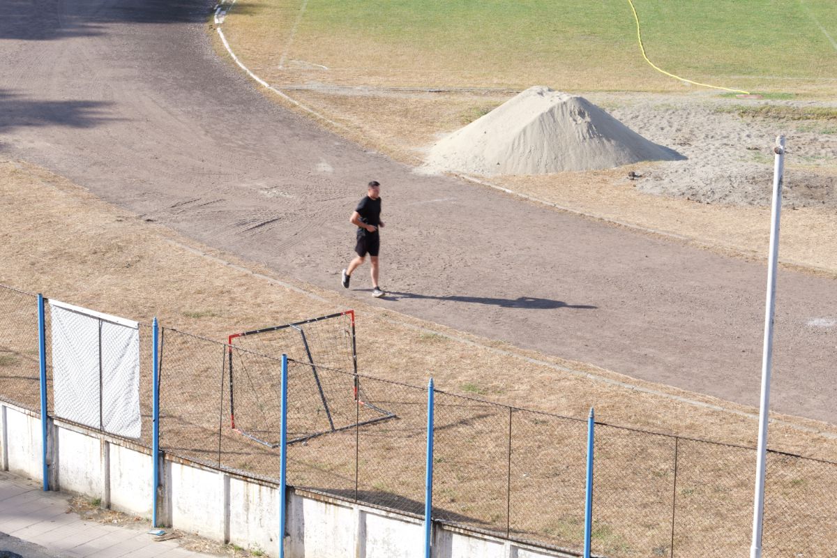 Stadionul cu 30.000 de locuri din drumul către Marea Neagră » Un colos în stare avansată de degradare: imagini excepționale