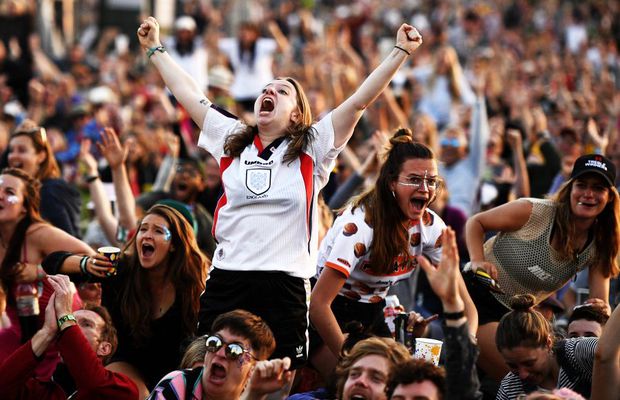 Studiu fascinant! Cât de sănătos e să te uiți la fotbal + ce înseamnă, de fapt, pentru tensiunea arterială