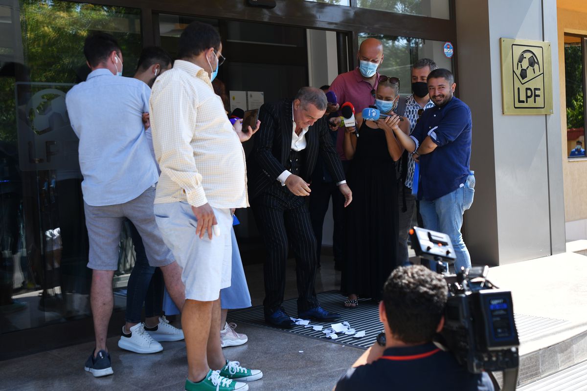 VIDEO Gigi Becali a dat-o la întors în 14 zile! Ce spunea înainte de show-ul făcut azi la LPF: „Când e logică, nu ai ce să zici”